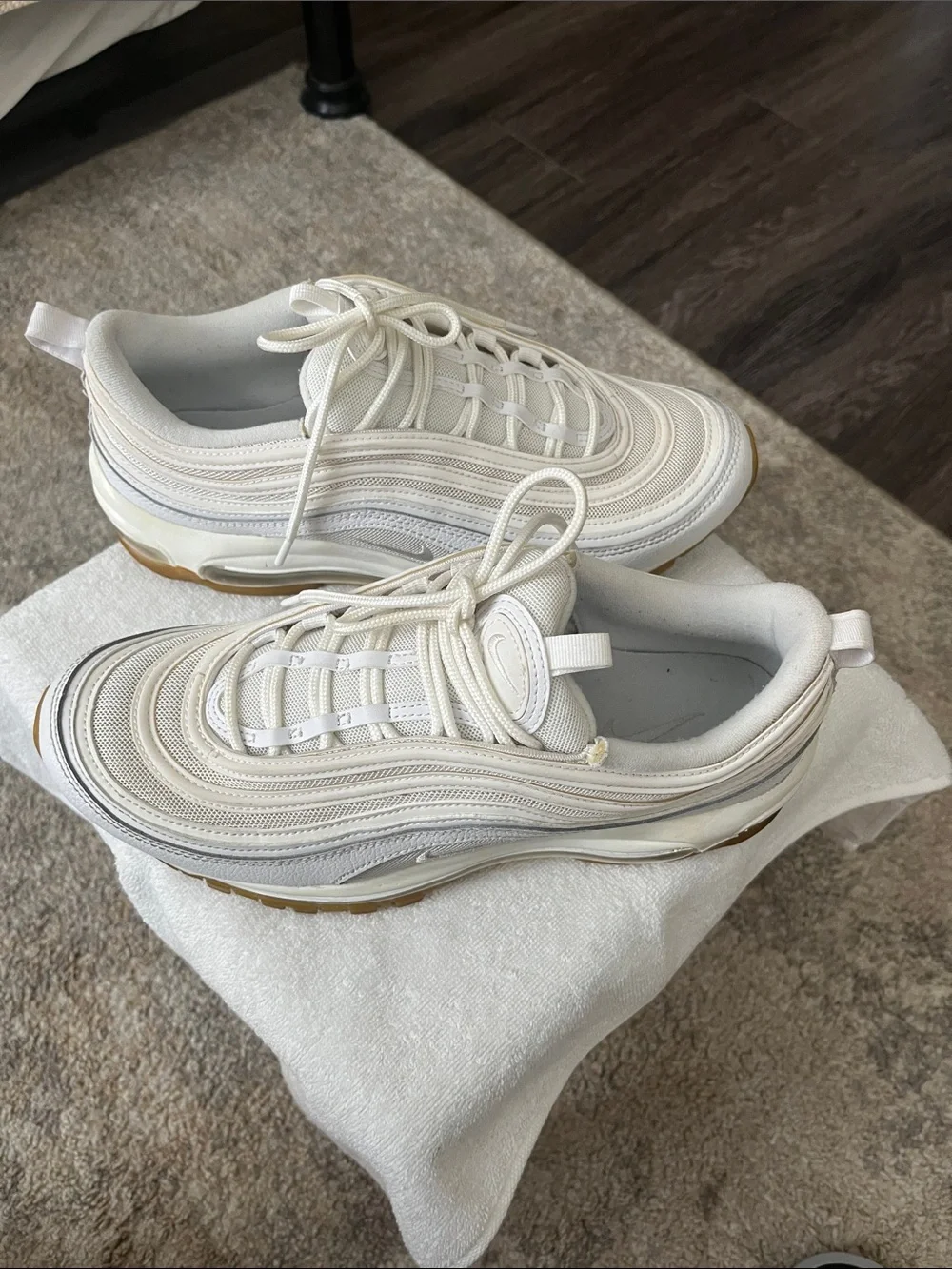 Nike Men's Athletic Shoes in Off-White and Light Tan